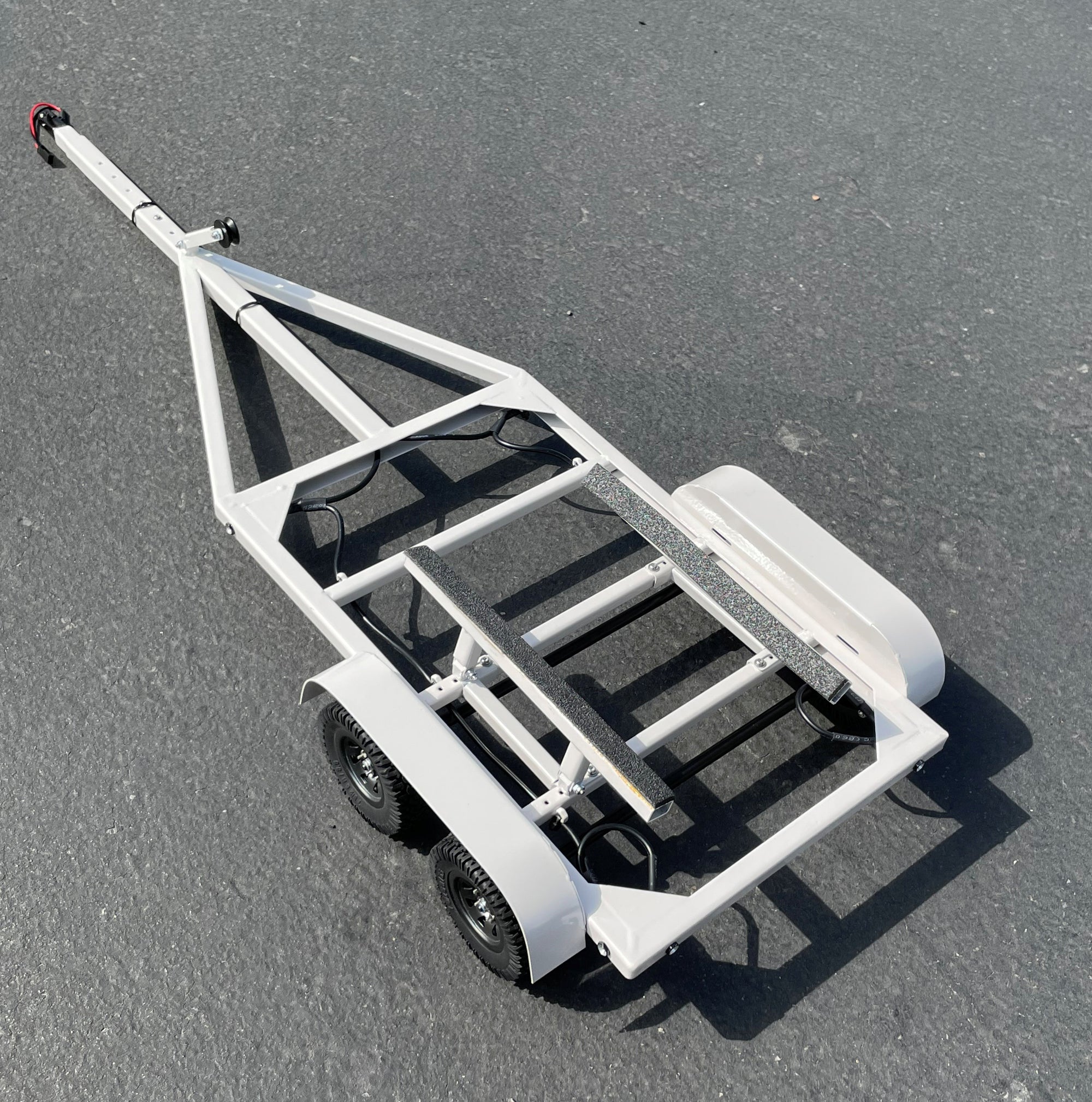 5100 - 1/10 Scale Fully Adjustable Metal Boat Trailer with LED Lights (White)